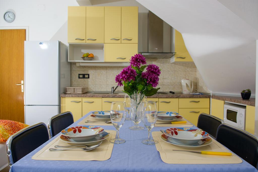 Apartments Jerkunica Rogoznica  Bilik gambar