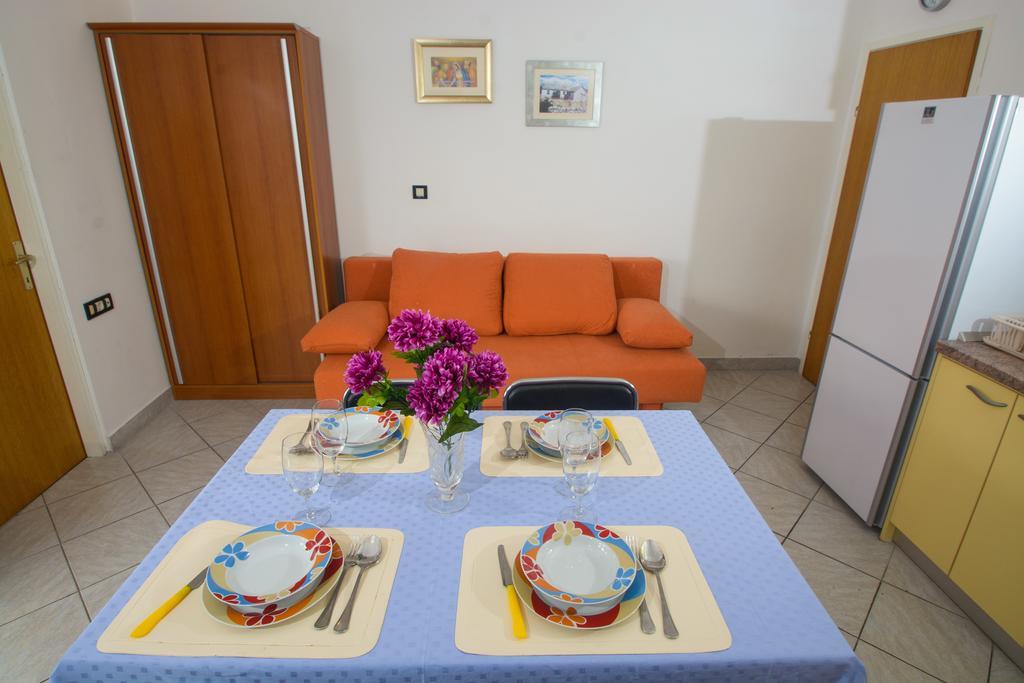 Apartments Jerkunica Rogoznica  Bilik gambar