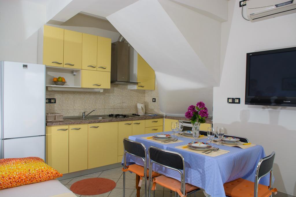 Apartments Jerkunica Rogoznica  Bilik gambar