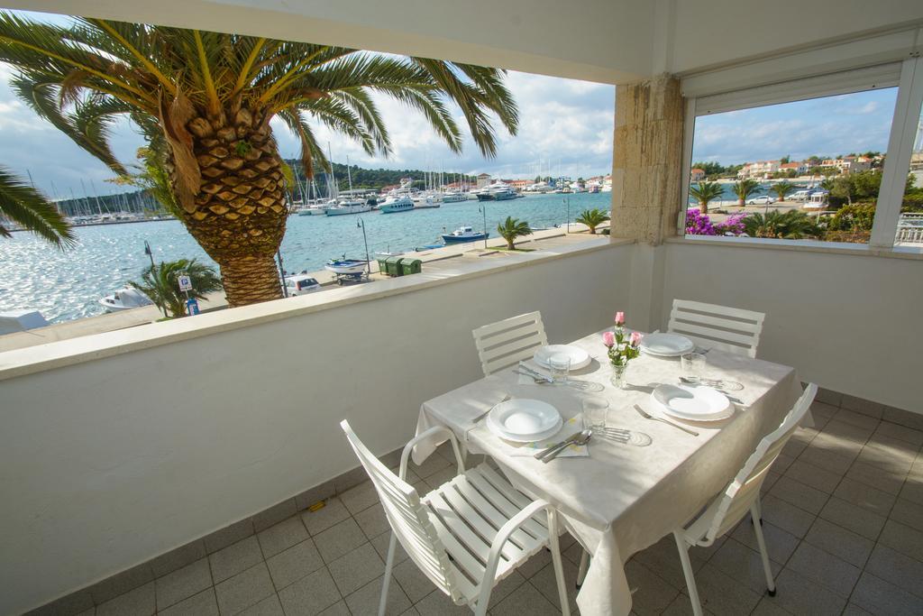 Apartments Jerkunica Rogoznica  Bilik gambar