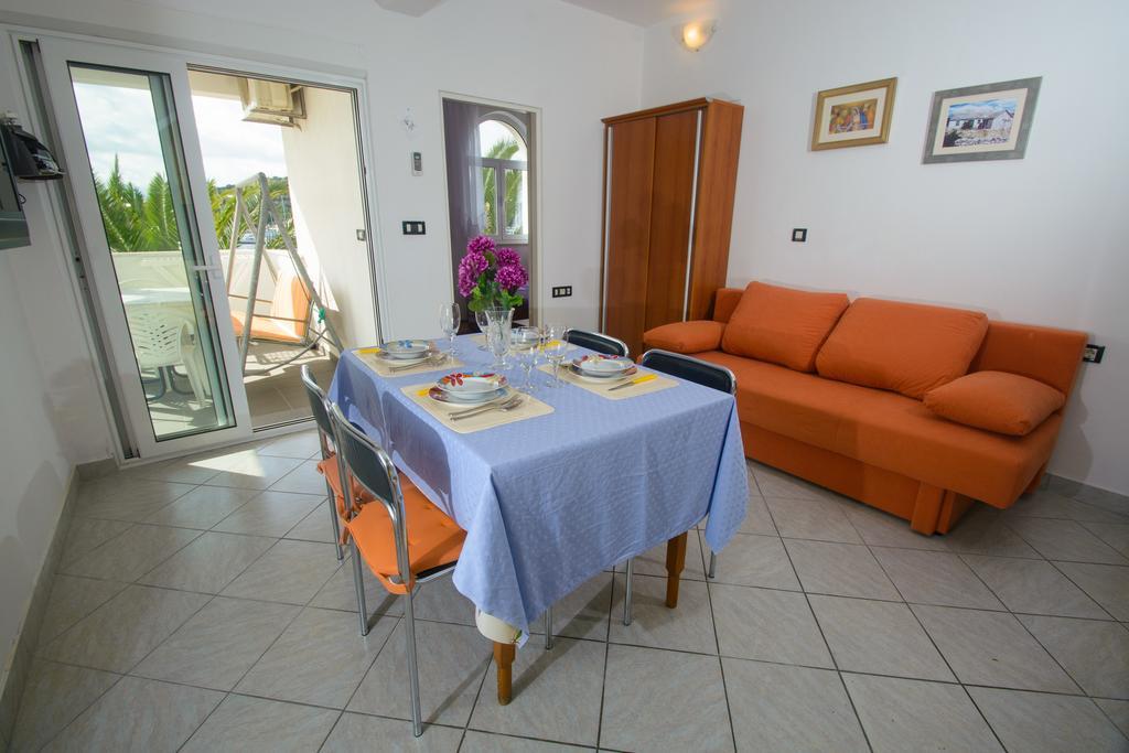 Apartments Jerkunica Rogoznica  Bilik gambar