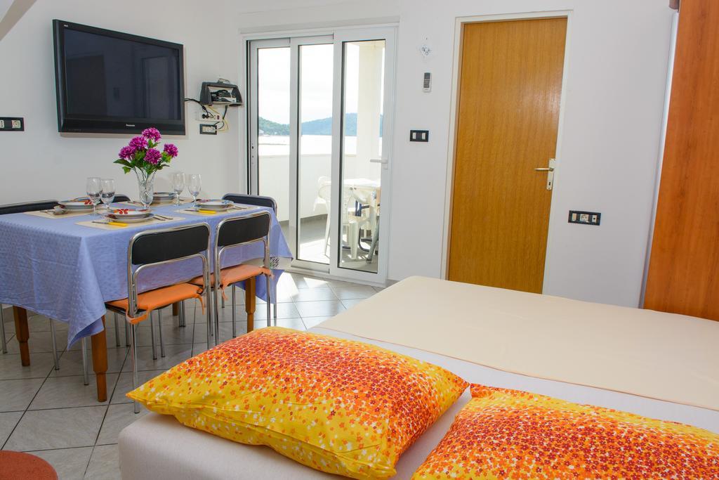 Apartments Jerkunica Rogoznica  Bilik gambar