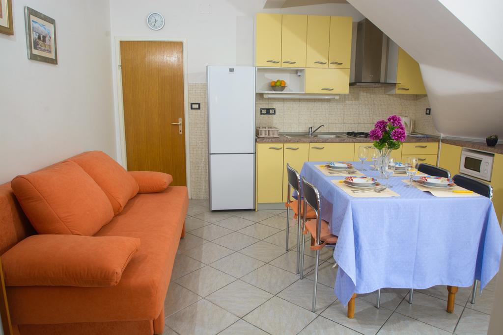 Apartments Jerkunica Rogoznica  Bilik gambar
